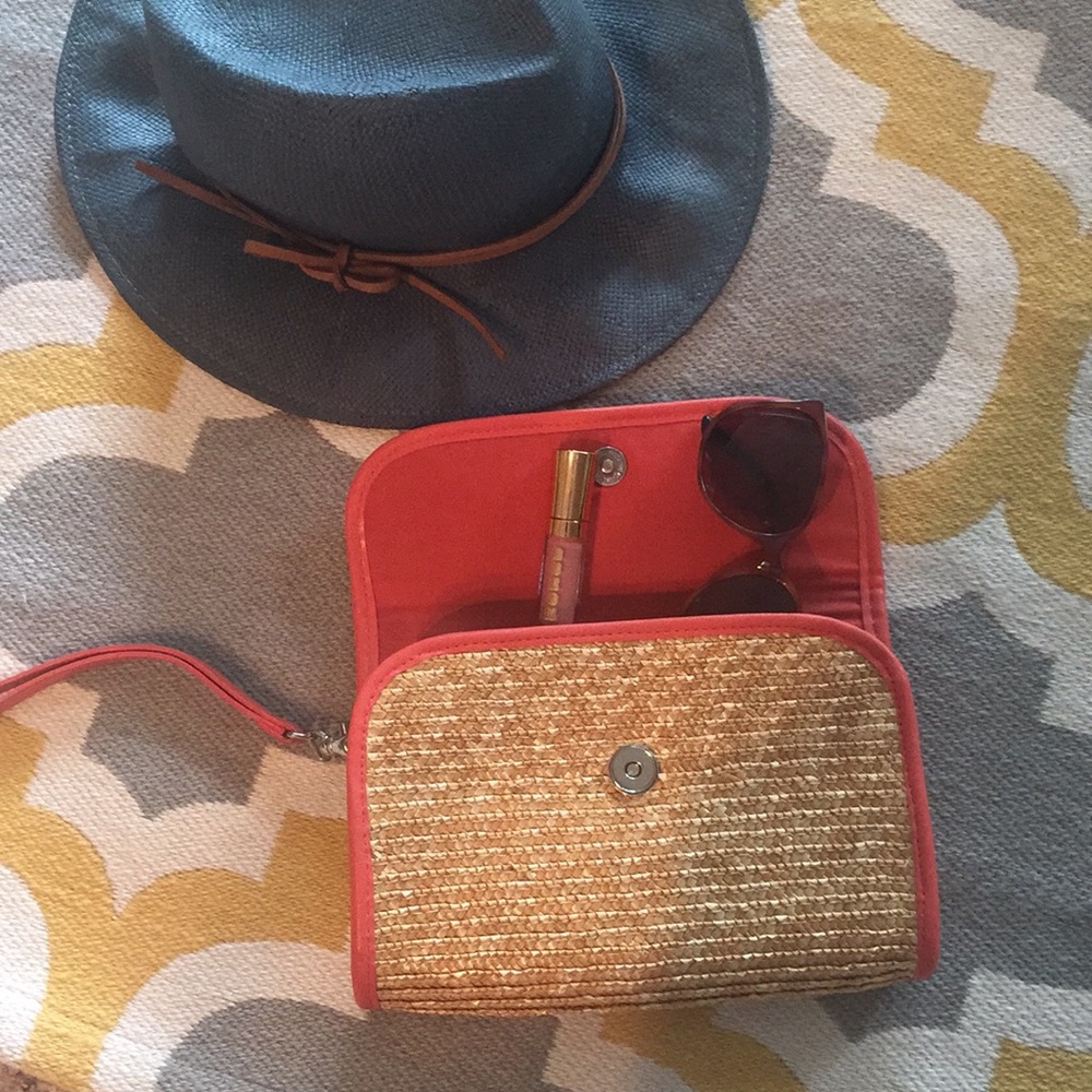 Old navy straw clutch with detachable wrist strap